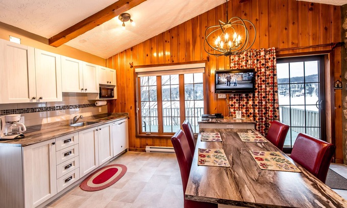 Sainte-Agathe-des-Monts Ski Chalet | Beautiful cottage for 4 people