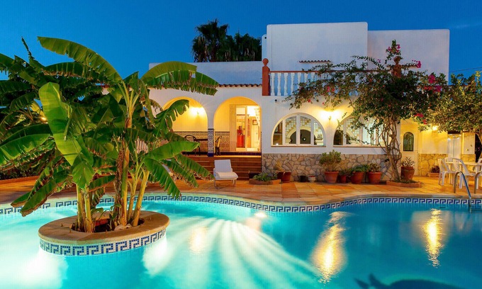 San Antonio Bay Villa | Beautiful villa Ramos in San Antonio Bay with BBQ and large pool