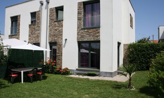 Tagle Villa | BEAUTIFUL VILLA IN ENVIRONMENT AND PICNIC WITH GARDEN near the sea