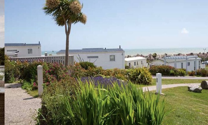St Leonards-On-Sea Cabin | Beautiful 3-Bed Caravan on Holiday Park