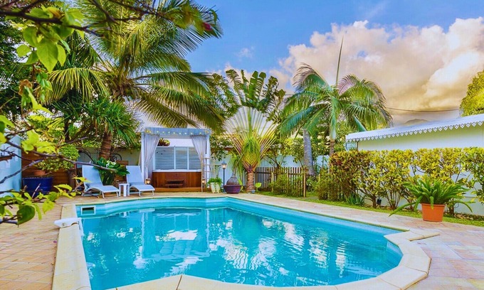 Etang Sale Les Bains Villa | Beautiful tropical villa, private pool & jacuzzi -Close to the lagoon, village center