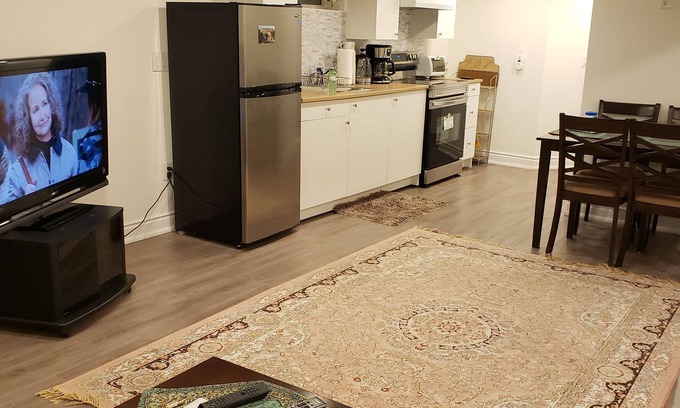 Richmond Hill Apartment | Beautiful 1 Bed+ Den Basement apartment in Richmond Hill