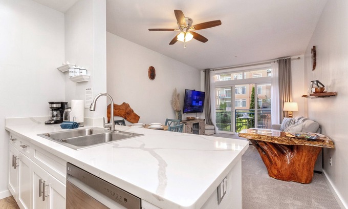 Belltown Condo | Beautiful 1 Bedroom in the Heart of Seattle!