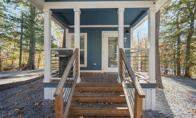 Jamestown Cabin | Beautiful 1-Bedroom Tiny Home 1/2 Mile from Marina and Boat Ramp #408!