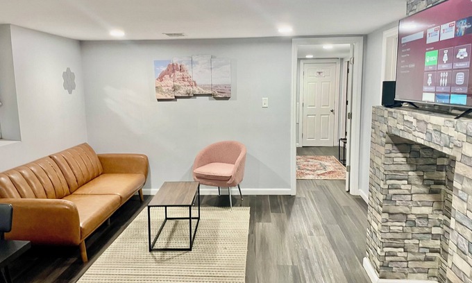 Newark Apartment | Beautiful 1 BR Apt Basment,35 min to NYC