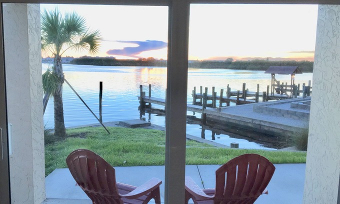 Englewood Condo | Beautiful 1st Floor Bayfront Condo right on Lemon Bay with Breathtaking Sunrises
