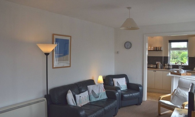 Seahouses Apartment | Beautiful 1st floor apartment 100 yds from beach