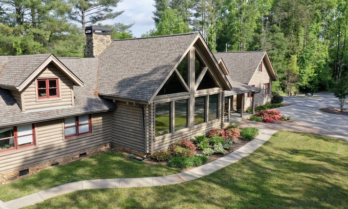Dahlonega Cabin | Beautiful 2 Bdrm Cabin Apartment with Hot Tub, Grill, & Firepit in Dahlonega, GA