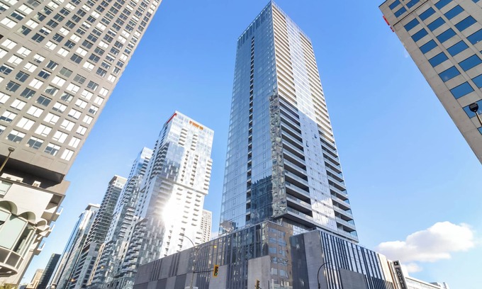 Downtown Montreal Condo | Beautiful 2 Bed 2 Baths Panoramic View on the City