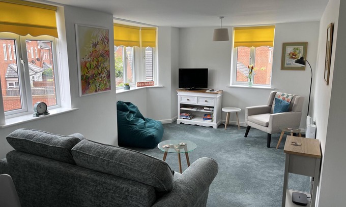 Lincoln Apartment | Beautiful 2-Bed Apartment near Lincoln City Centre