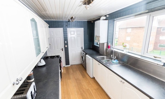 South Shields Apartment | Beautiful 2 bed upper flat ideal for contractors