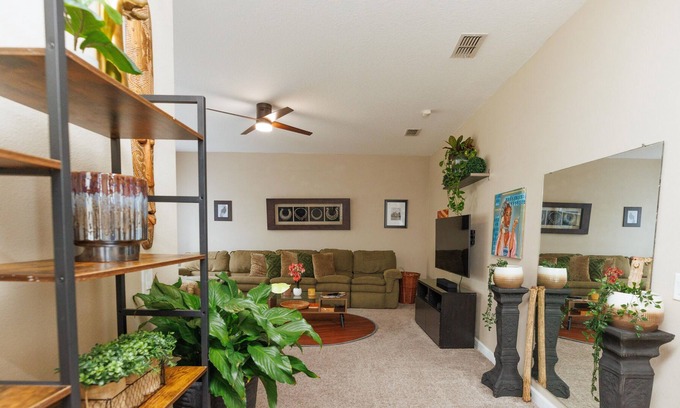 Casselberry House | Beautiful 2 bed townhome 35 minutes from Disney