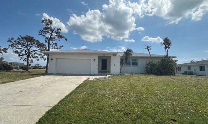 Oakland Hills House | Beautiful 2-bedroom, 2-bathroom in Rotonda West
