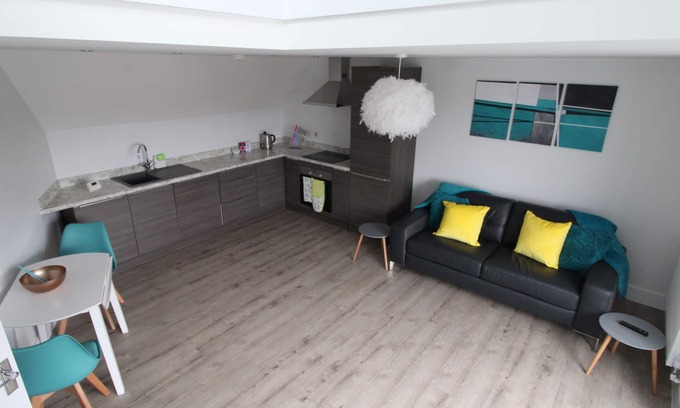 Liverpool Apartment | Beautiful 2 bedroom apartment in a great location at Childwall Fiveways (Flat 1)