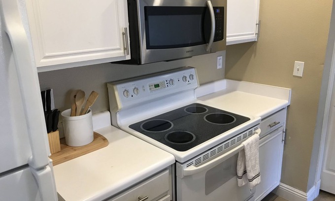 Mesa Condo | Beautiful 2 Bedroom Condo with Upstairs