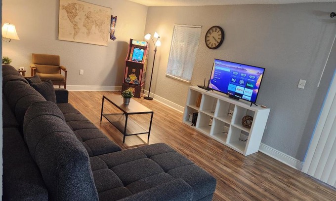 Southwest Orlando Apartment | Beautiful 2-Bedroom Condo Near Universal and other Orlando Attractions, King Bed & Wi-Fi