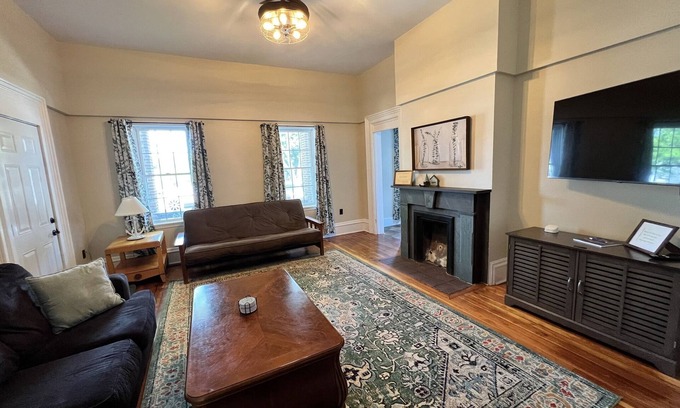 Sandusky Apartment | Beautiful 2 bedroom first floor apartment in downtown Sandusky.