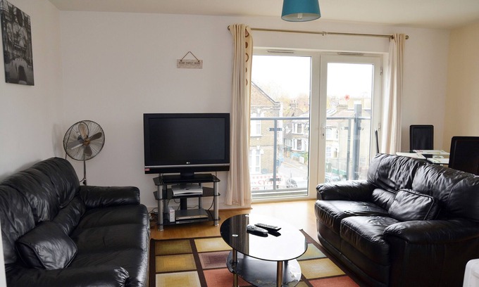 Leytonstone Apartment | BEAUTIFUL 2 BEDROOM FLAT WITH WI FI,SLEEPS 6