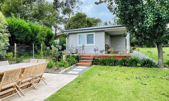 Bowral Cottage | Beautiful 2-bedroom garden cottage in Bowral. Family friendly!