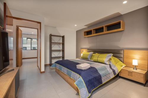 Las Lomas I Apartment | beautiful 2 bedroom luxury condo in Provenza