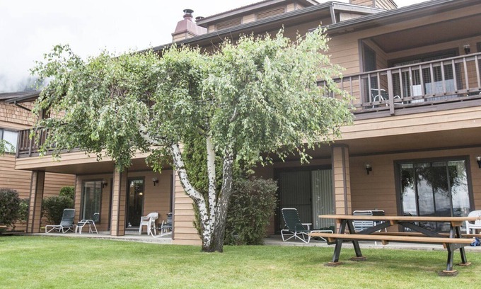Hope Apartment | Beautiful 2 bedroom unit at resort, sleeps 8