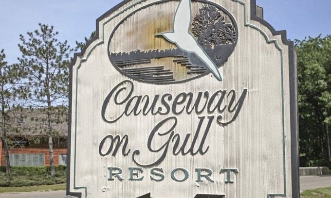 Lake Shore Apartment | Beautiful 2 bedroom unit at resort, sleeps 8