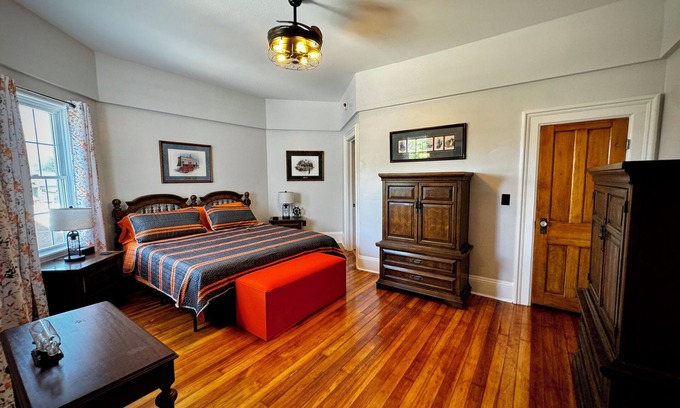 Sandusky Apartment | Beautiful 2 bedroom upstairs apartment in downtown Sandusky