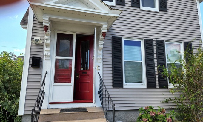 Manchester Apartment | Beautiful 2 bedroom apartment just east of downtown Manchester