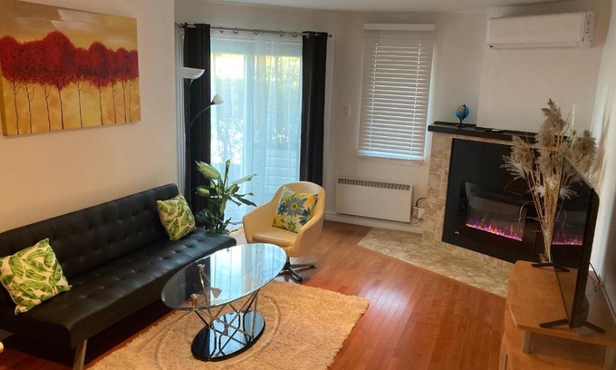LaSalle Apartment | Beautiful 2 bedrooms water front appartement with electric fireplace and a private parking
