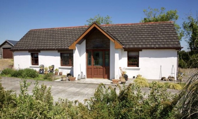 Jamestown House | Beautiful 2 Bedroom Cottage & Gardens, Rural Shannon Countryside, Co. Roscommon