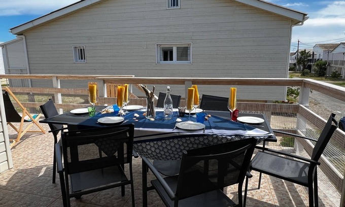Gruissan Plage Ski Chalet | Beautiful 2-Story Chalet with WiFi and AC, 250m from Beach - Gruissan, Sleeps 6