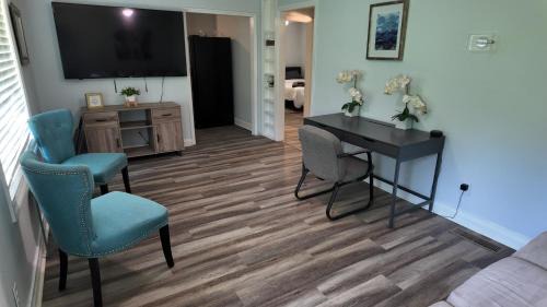 Almont Apartment | Beautiful 2BD Apt Jamesway in West End Area!