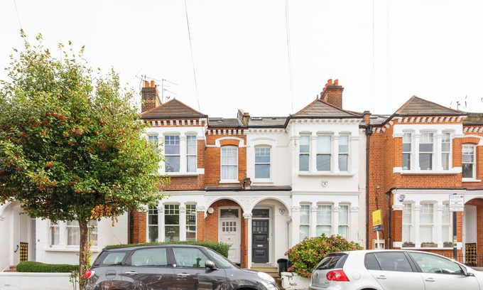 Northcote Apartment | Beautiful 2BD Flat with Private Garden, Clapham