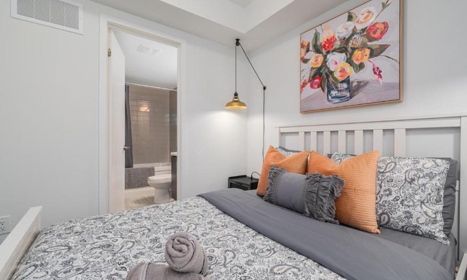 New Toronto Apartment | Beautiful 2BR 2WR Condo