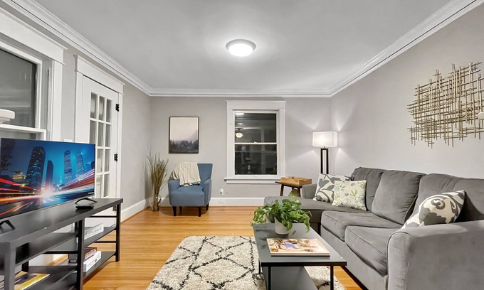North of Grand House | Beautiful 2BR N of Grand near Downtown