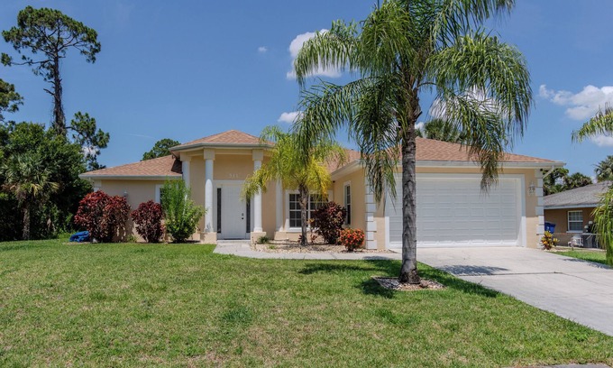 Joel House | Beautiful 3/2 Pool Home with Spa in quiet neighborhood!