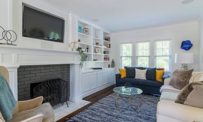 Kansas City House | Beautiful 3 Bdrm Home Near Plaza | 19