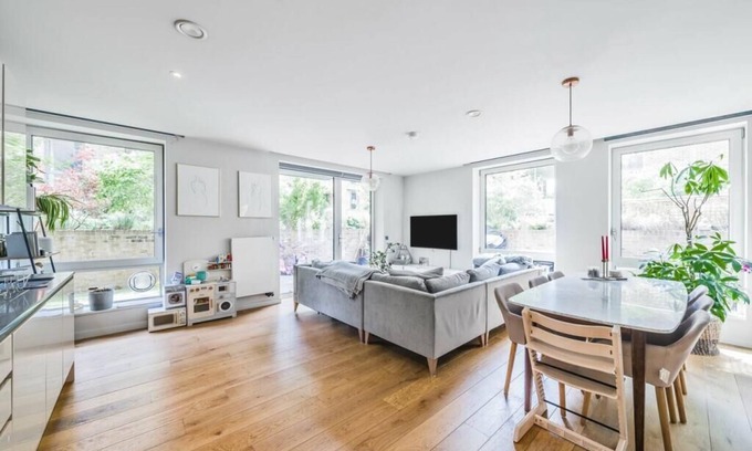 Syon Apartment | Beautiful 3-Bed Apartment in Brentford