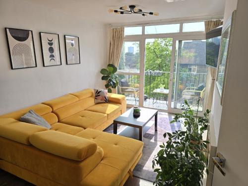 Swiss Cottage Apartment | Beautiful 3-bed apartment at Swiss Cottage