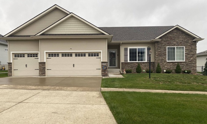 Berwick House | Beautiful 3 Bed/Bath house in quiet location. Just minutes from DSM and Ankeny