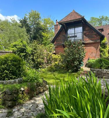 New Forest District House | Beautiful 3 bed cottage in Lymington. Perfectly located for Coast and New Forest