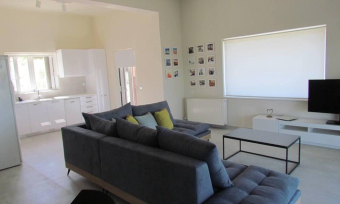 Kamara Kalidonias House | Beautiful 3-Bed House in Chania with garden