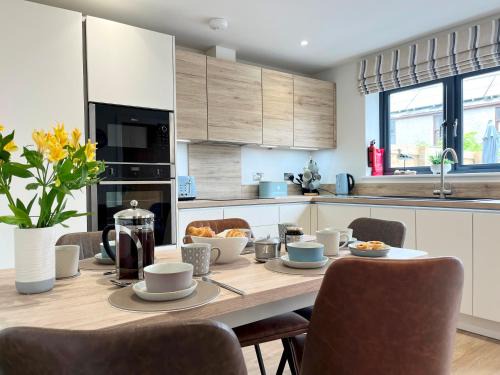 Chysauster House | Beautiful 3 Bed Townhouse with Parking, close to Sea Front