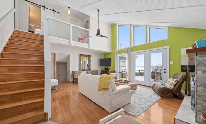 Rossmore Cottage | Beautiful 3-Bed Waterfront Home