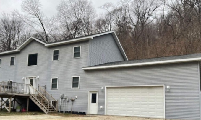 McGregor House | Beautiful 3 bedroom 2 bath home with 2,884 sq ft of living space