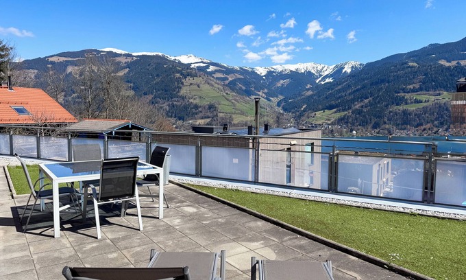 Zell am See Apartment | Beautiful 3 bedroom apartment with large private terrace and lake views 🌼