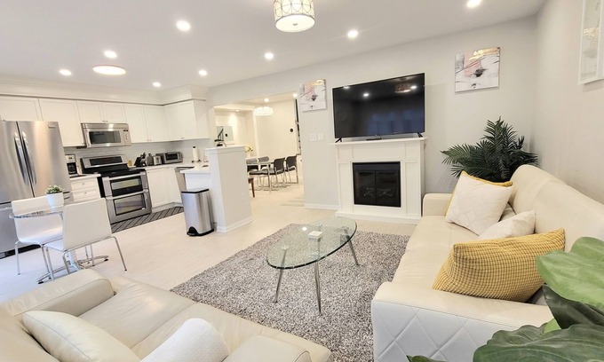 Cambridge House | ★ Beautiful 3 Bedroom Home - Parking, Wi-fi, near Hwy 401, 6 Beds available