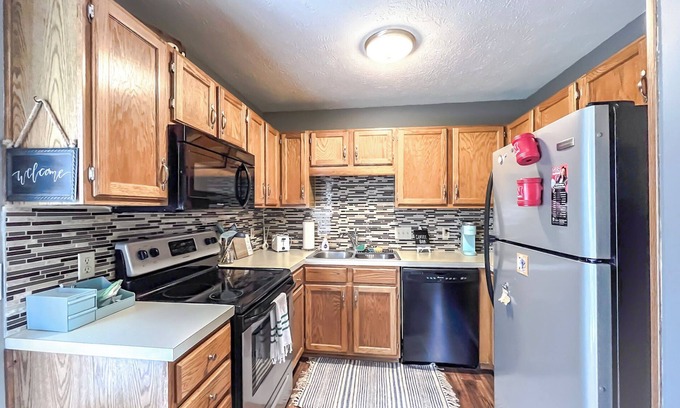 Omaha House | Beautiful 3 Bedroom Home with Hot Tub and Game Room