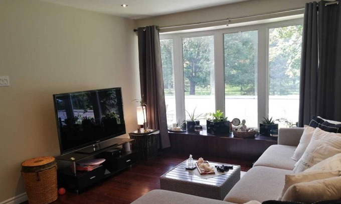 Cartierville House | Beautiful 3 Bedrooms 2 Baths