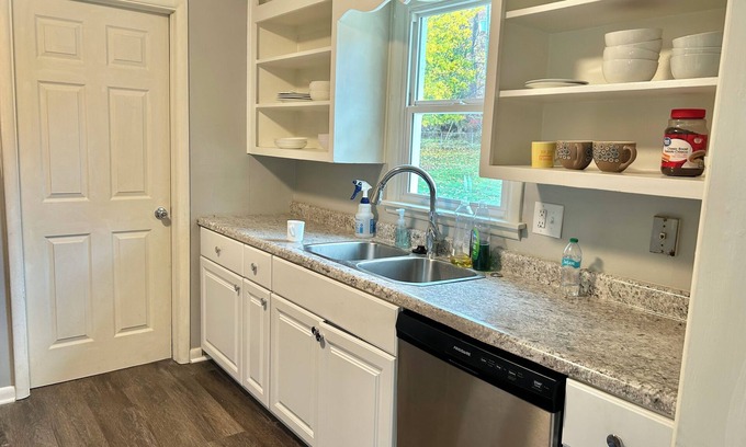 Carmel House | Beautiful 3 beds 1 bath, kitchen, dining, few minutes from Downtown Carmel, IN